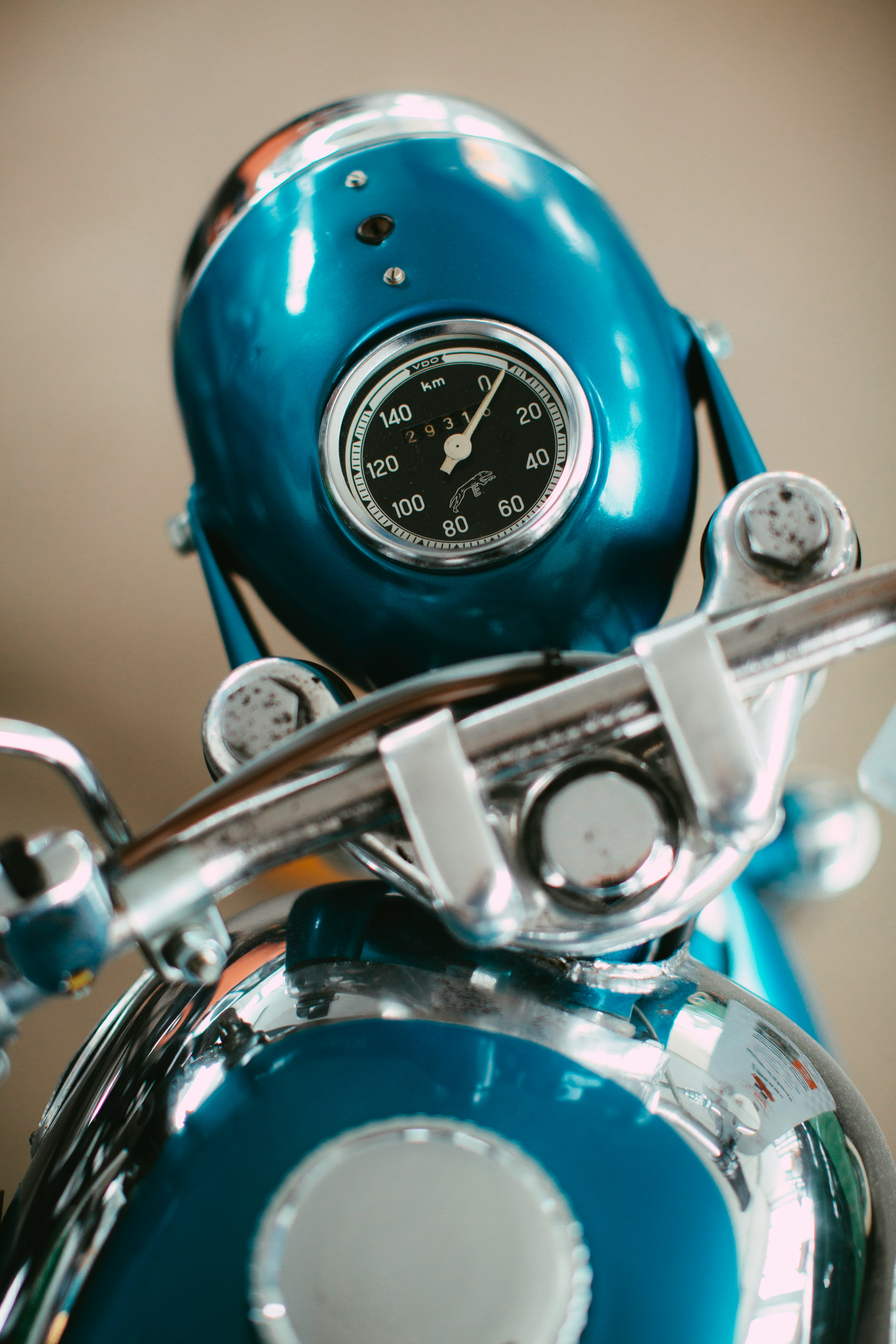 blue and silver motorcycle speedometer
